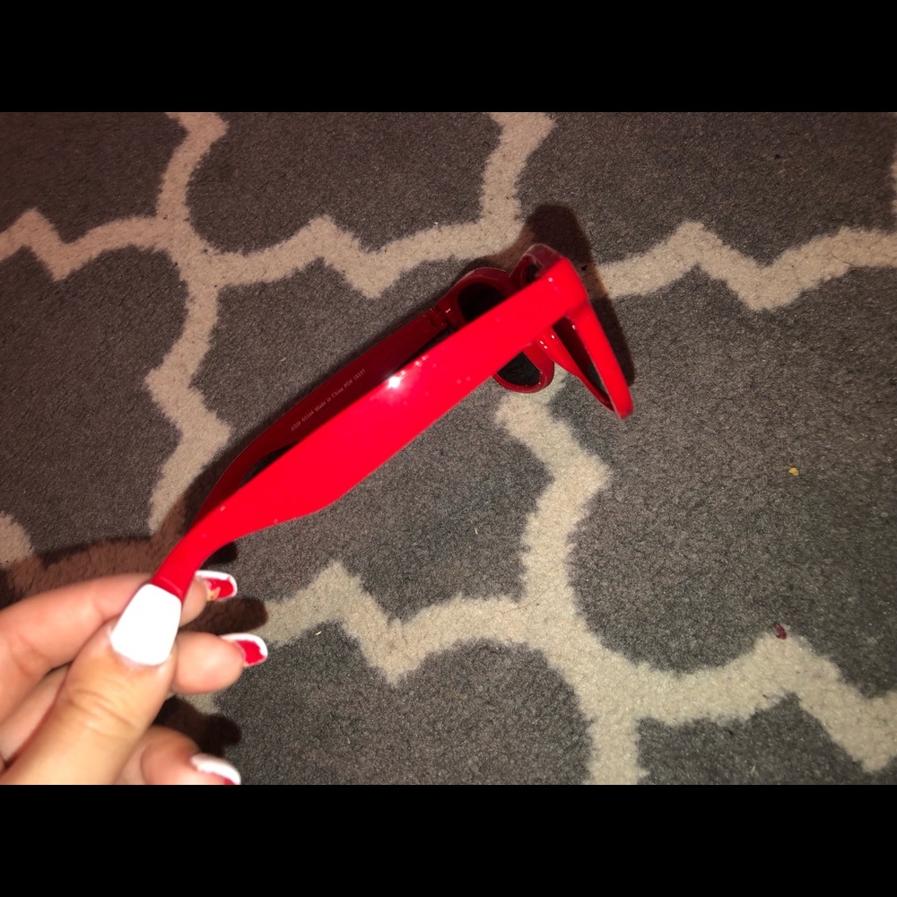 red sunglasses - Picture 2 of 2